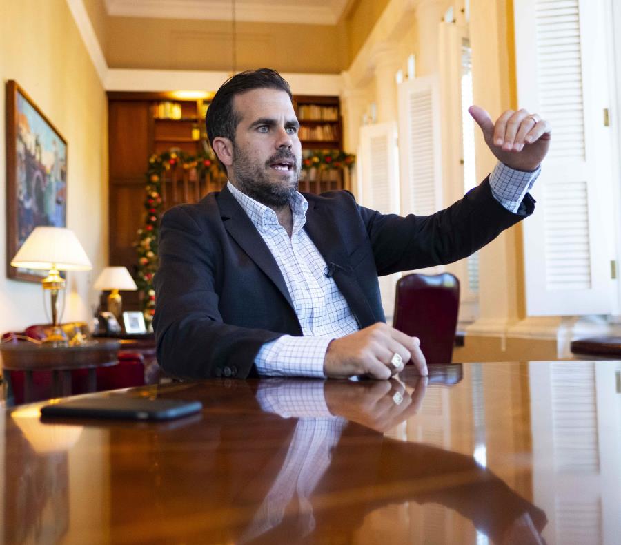 El gobernador Ricardo Rosselló Nevares resaltó que el ajuste de la deuda del BGF redunda en ahorros de $55 millones para los municipios (semisquare-x3)
