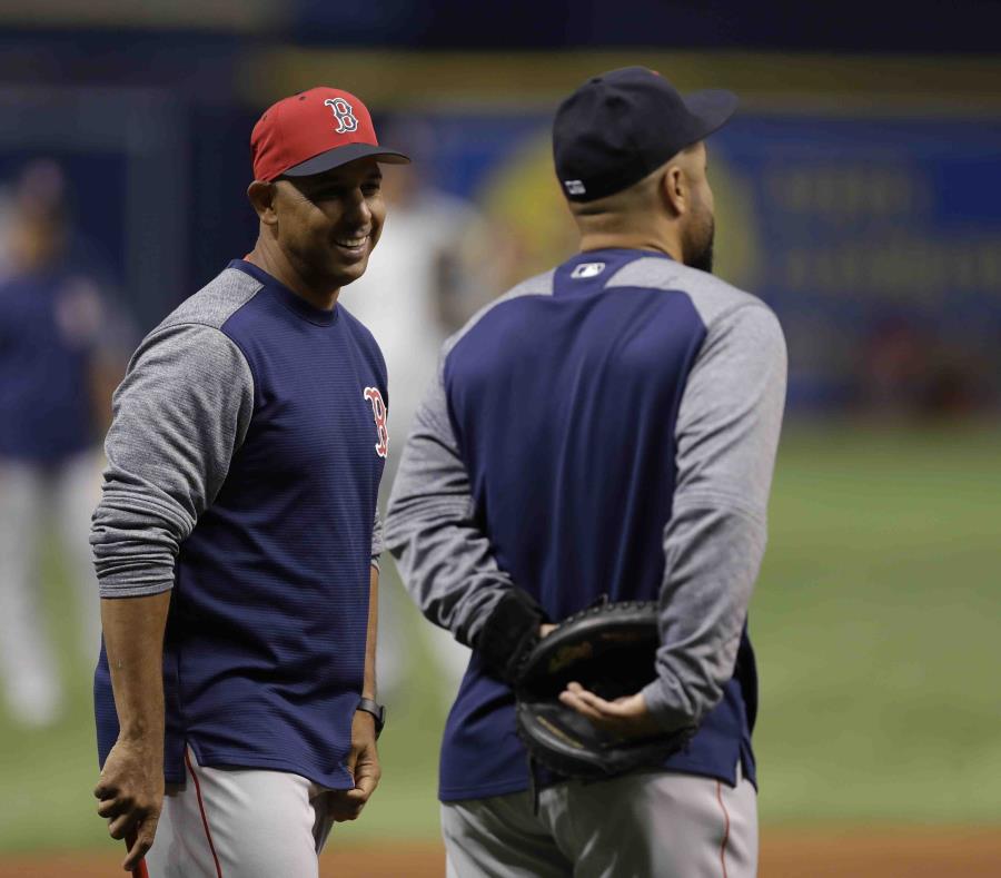 Logra Héctor Velázquez su primer triunfo con Boston — MLB