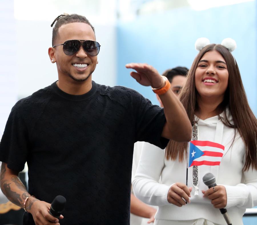Ozuna, por su parte, invitó a la gente a acompañarlo en una gran fiesta que celebrará en las aguas del caribe, específicamente en la islita de St. Barts. (semisquare-x3)