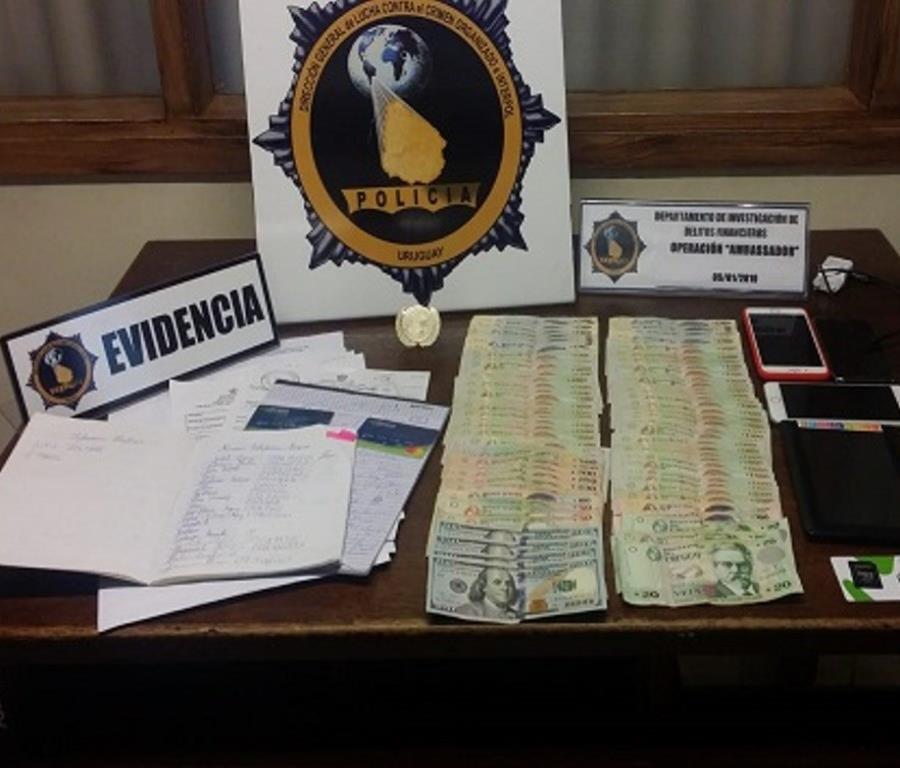 La Policía realizó un allanamiento en la vivienda de estafador en Montevideo, Uruguay.La Policía realizó un allanamiento en la vivienda de estafador en Montevideo, Uruguay. (semisquare-x3)