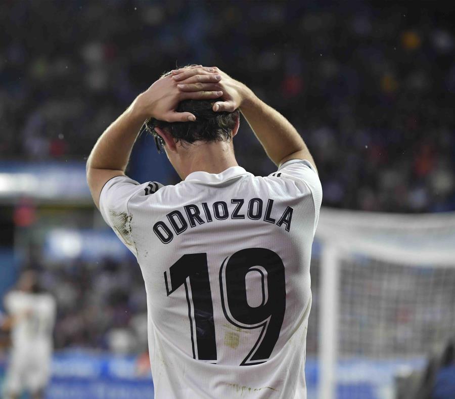 Alvaro Odriozola, del Real Madrid, reacciona durante el juego. (AP) (semisquare-x3)