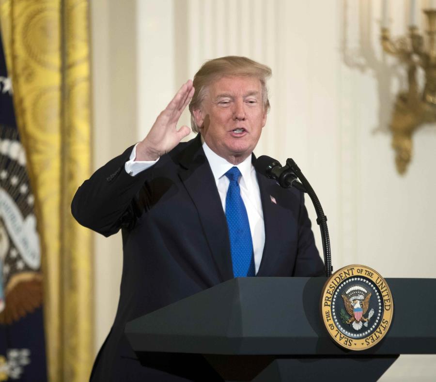 En los últimos dÃas, Donald Trump ha recuperado su discurso más duro contra la inmigración ilegal en un aparente intento por alejar el foco mediático de las familias separadas en la frontera. (EFE / Michael Reynolds) (semisquare-x3)