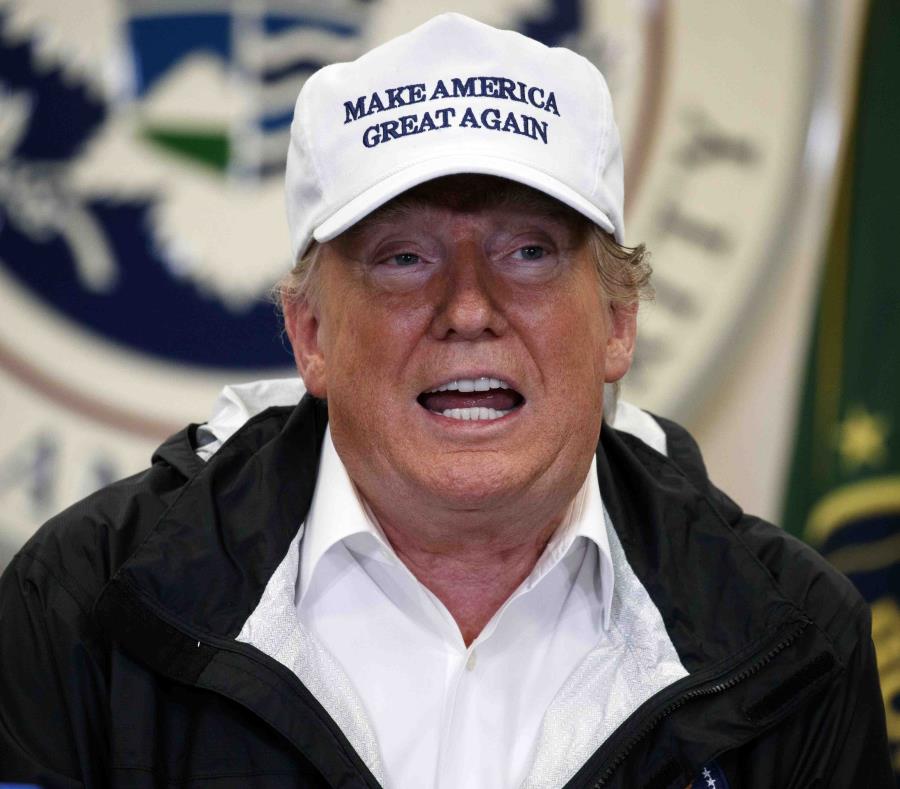 Donald Trump durante su visita a la frontera del sur. (AP) (semisquare-x3)