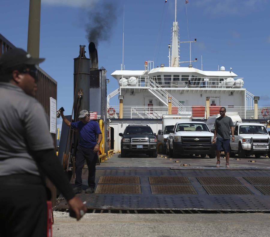 Una lancha de carga que da servicio a las islas municipio. (GFR Media) (semisquare-x3)
