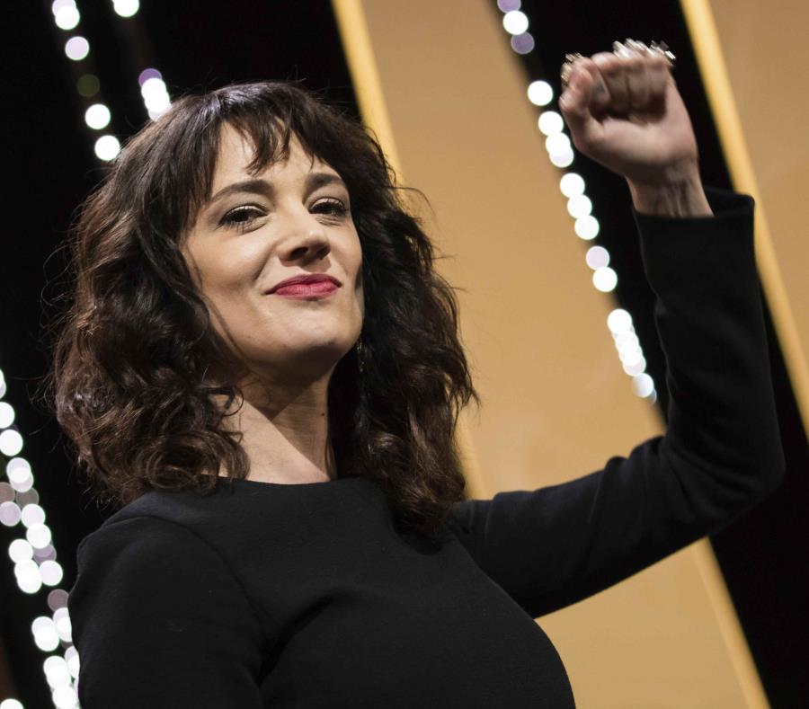 Asia Argento es acusada de abuso sexual. (semisquare-x3)