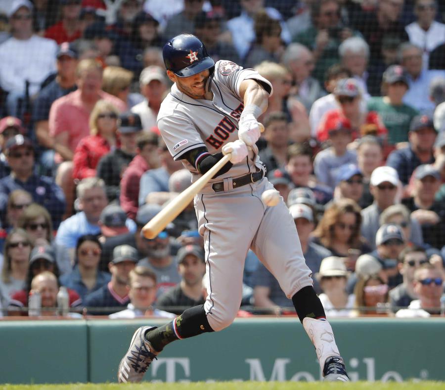 Carlos Correa promedia en lo que va de temporada para .295 con once jonrones y 35 remolcadas. (AP) (semisquare-x3)