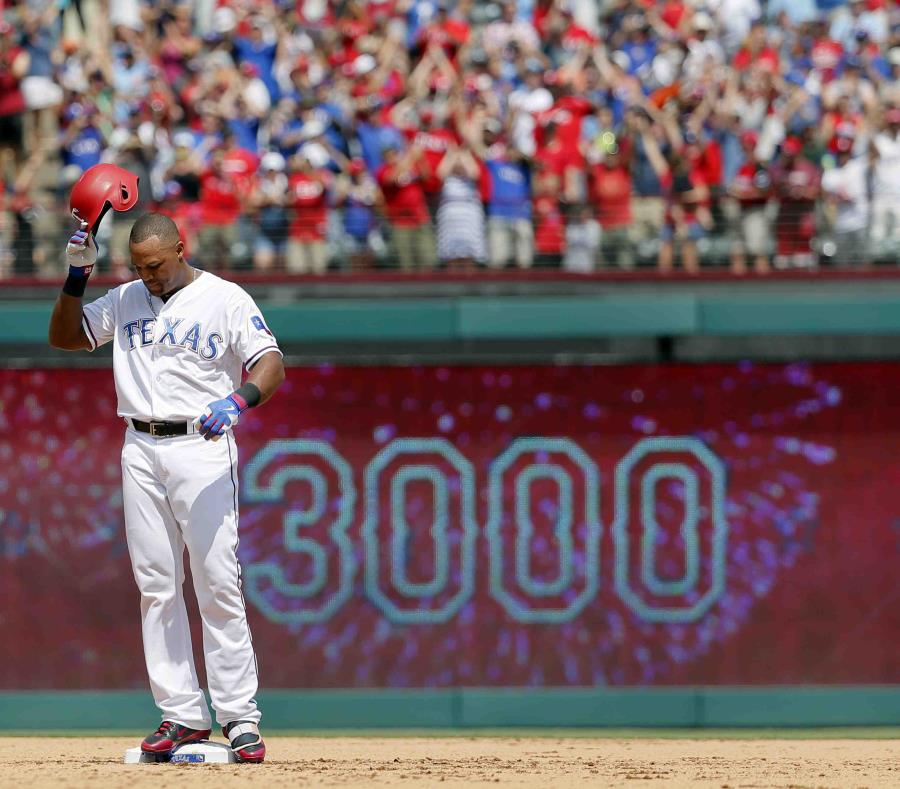 Entre sus múltiples logros, el dominicano Adrián Beltré llegó a los 3,000 hits en su carrera en la temporada de 2017. (semisquare-x3)