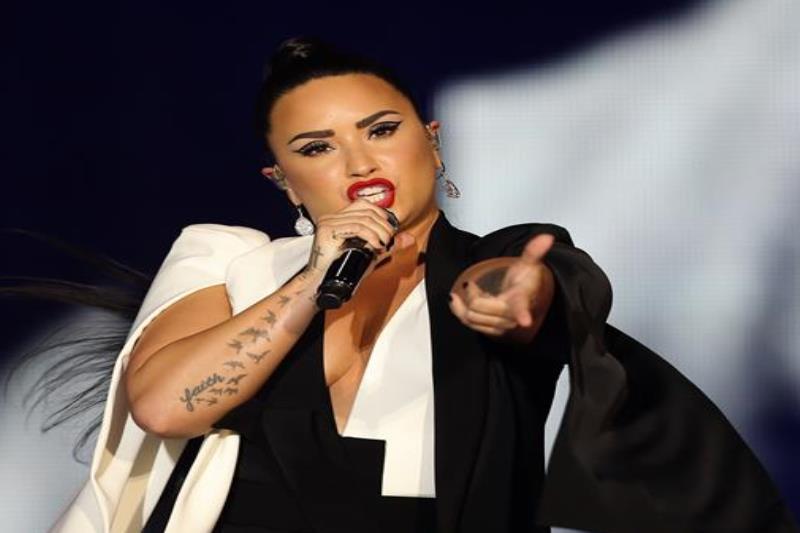 Demi Lovato en riesgo de no volver a los escenarios (semisquare-x3)