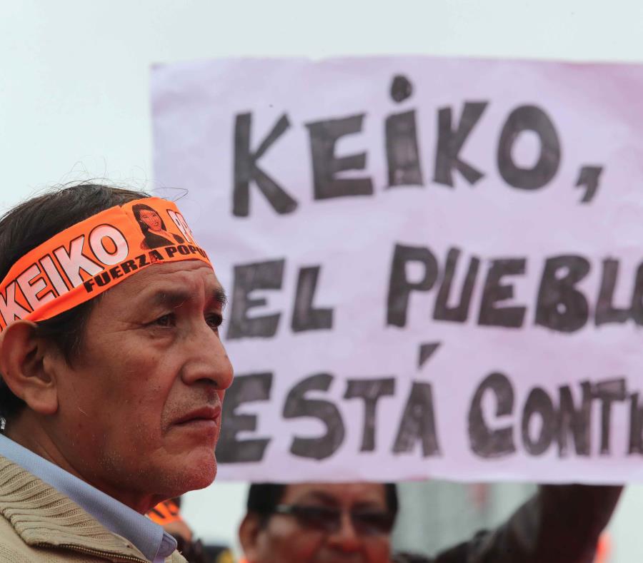 Detienen a los dos principales asesores de Keiko Fujimori durante una marcha (semisquare-x3)