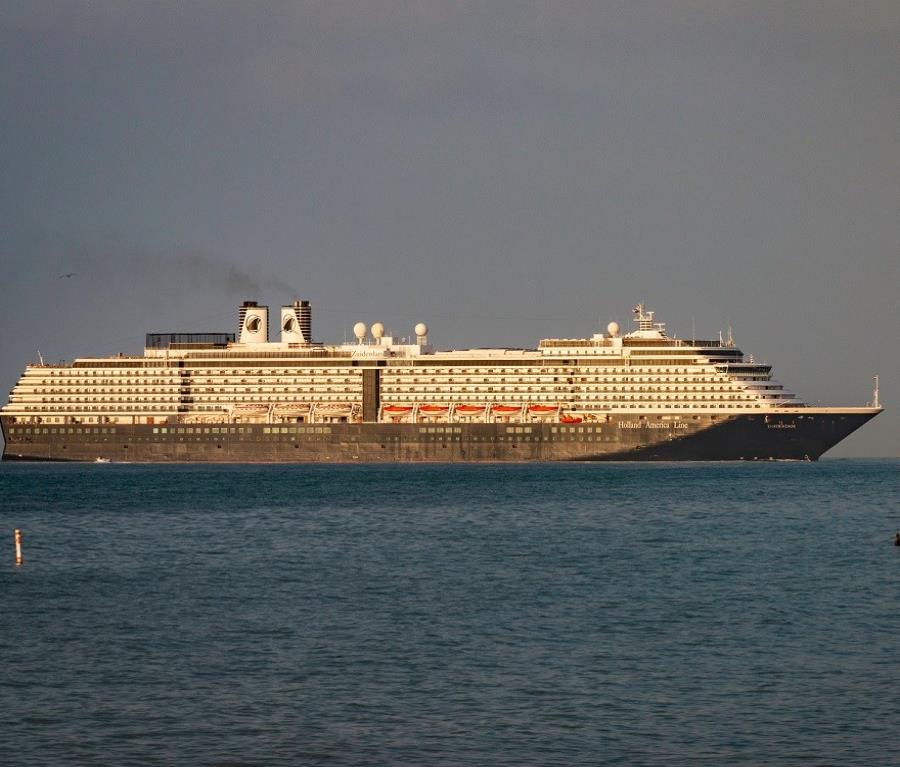Crucero con decenas de enfermos se dirige a Panamá Crucero con decenas de enfermos se dirige a Panamá