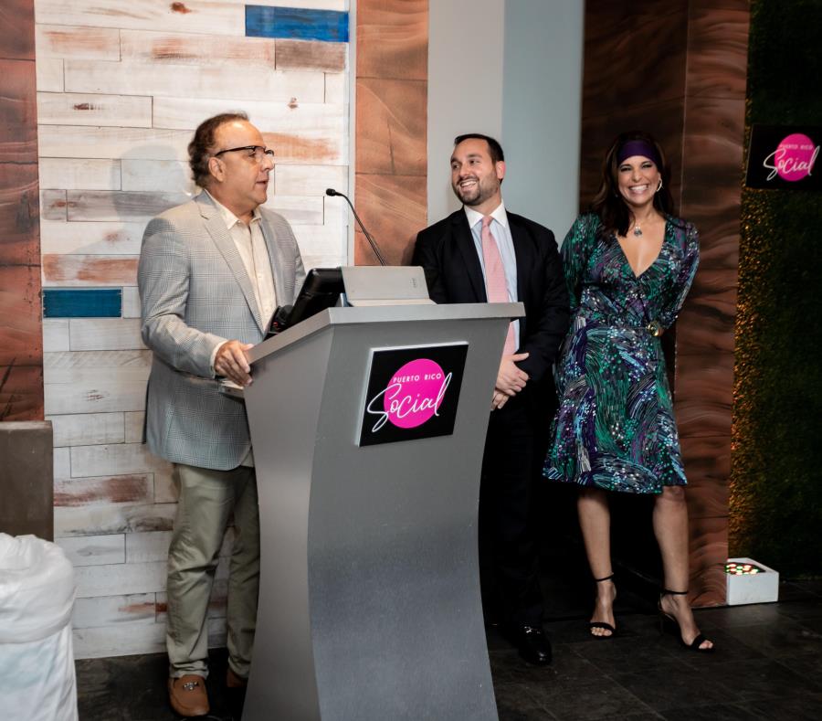 Rafael Abudo Masó, el presidente de Telecinco, Andrés Ramírez de Arellano y Alexandra Malagón durante la presentación oficial del programa “Puerto Rico Social”. (Suministrada) (semisquare-x3)