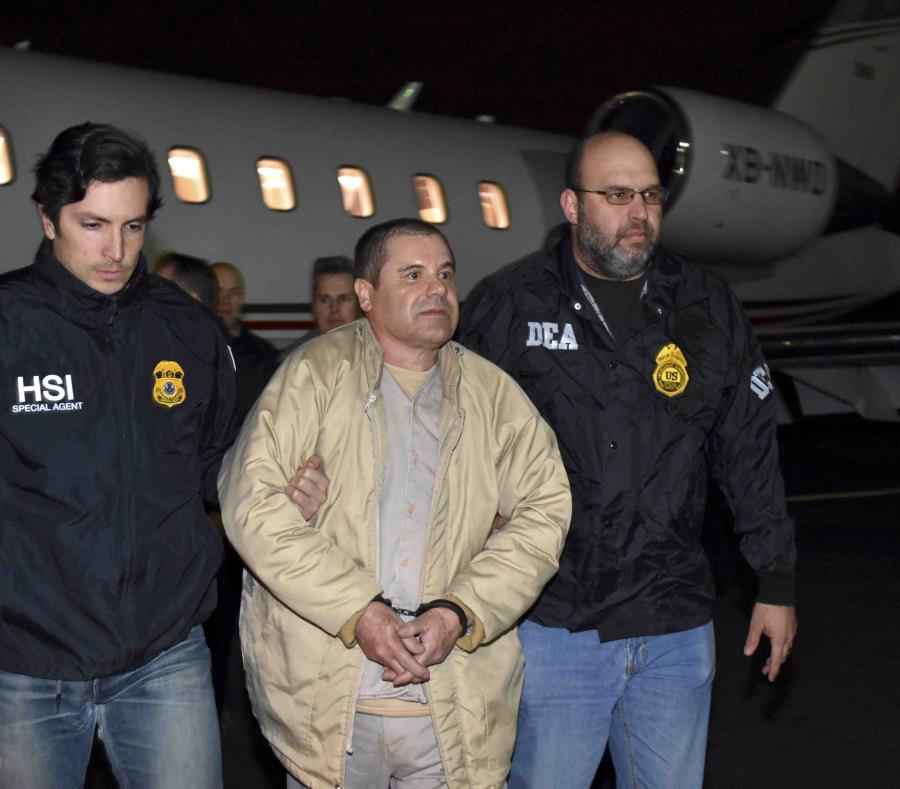 El Chapo escoltado por agentes federales en enero de 2017. (AP) (semisquare-x3)