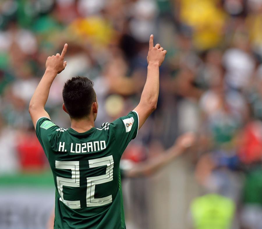Hirving Lozano celebra la victoria de México sobre Alemania. (AP) (semisquare-x3)