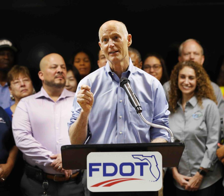 Rick Scott espera poder arrebatarle el escaño al demócrata Bill Nelson con la ayuda de los votantes hispanos: se estima que más de un millón de hispanos participarán en las elecciones primarias de Florida. (AP) (semisquare-x3)