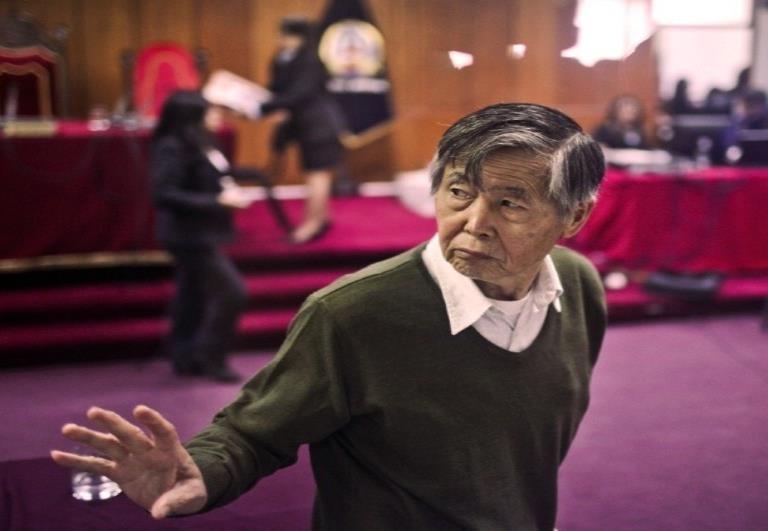 Alberto Fujimori --actualmente internado en una clínica por problemas de salud-- fue juzgado por la masacre en Barrios Altos, donde un grupo armado estatal asesinó a 15 personas en 1991 acusados de terrorismo. (AFP / Ernesto Benavides) (semisquare-x3)