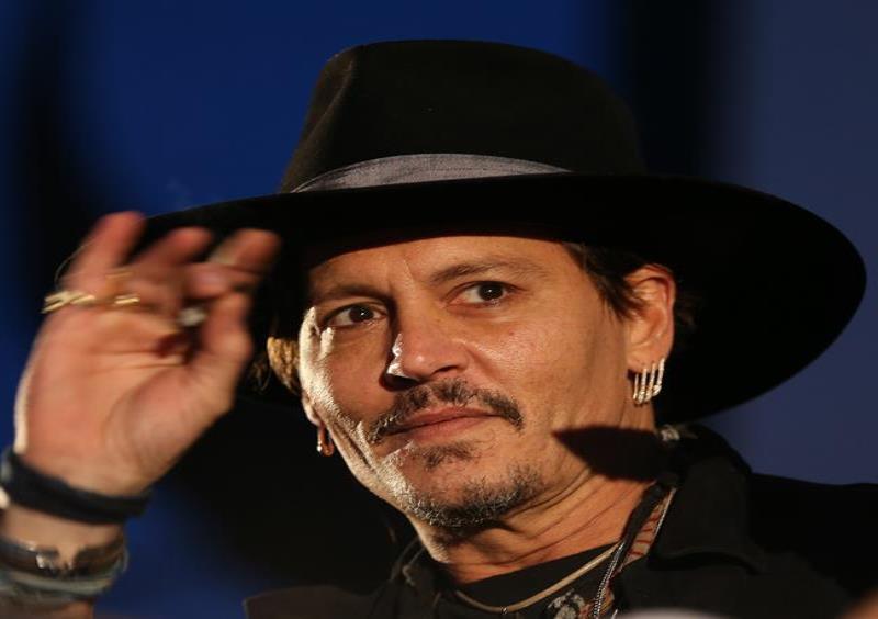 Johnny Depp (semisquare-x3)