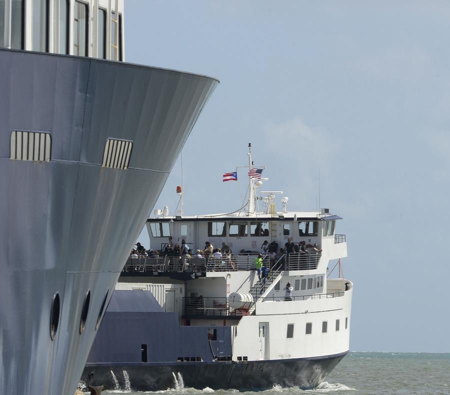 Imagen de las lanchas de Vieques y Culebra en el terminal en Fajardo (semisquare-x3)