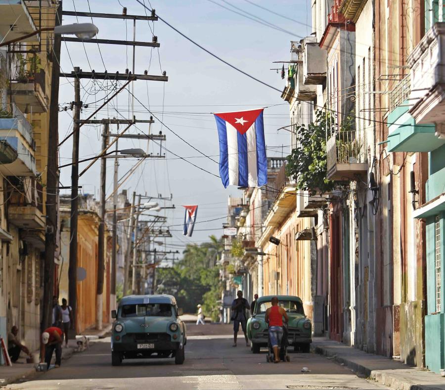 Una calle del centro de La Habana (semisquare-x3)