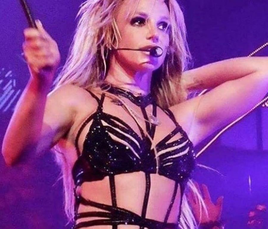 Britney Spears mostró su gusto por el ritmo latino. (semisquare-x3)