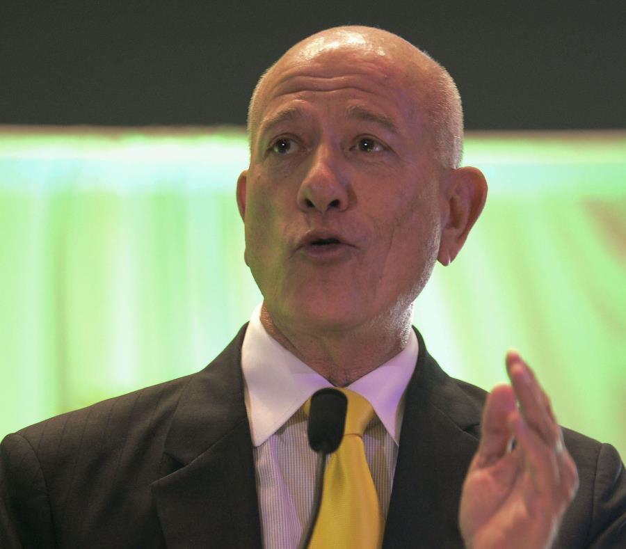 El senador novoprogresista Larry Seilhamer, al presentar la medida en el hemiciclo, argumentó que la Legislatura pudiera rechazar un contrato si no está satisfecha con el costo negociado de energía. (semisquare-x3)