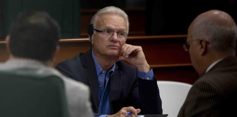 El alcalde Ramón Luis Rivera Cruz llegó hasta El Capitolio para discutir el proyecto de la Cámara 1411 que busca eliminar el impuesto a las mercancías almacenadas. (horizontal-x3)