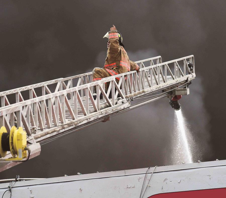 El incendió fue sofocado en la madrugada del domingo, tras varias horas de esfuerzos. (GFR Media) (semisquare-x3)