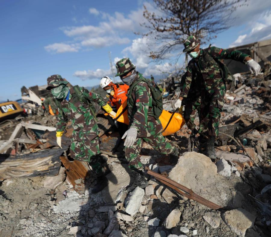 Indonesia eleva a 2,010 los muertos por el terremoto en la isla de Célebes (semisquare-x3)