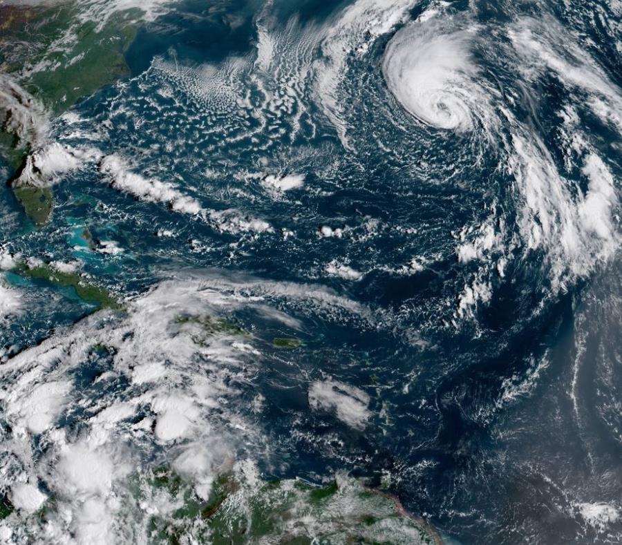 Imagen del Caribe, donde se puede ver la tormenta tropical Leslie arriba a la derecha. (semisquare-x3)