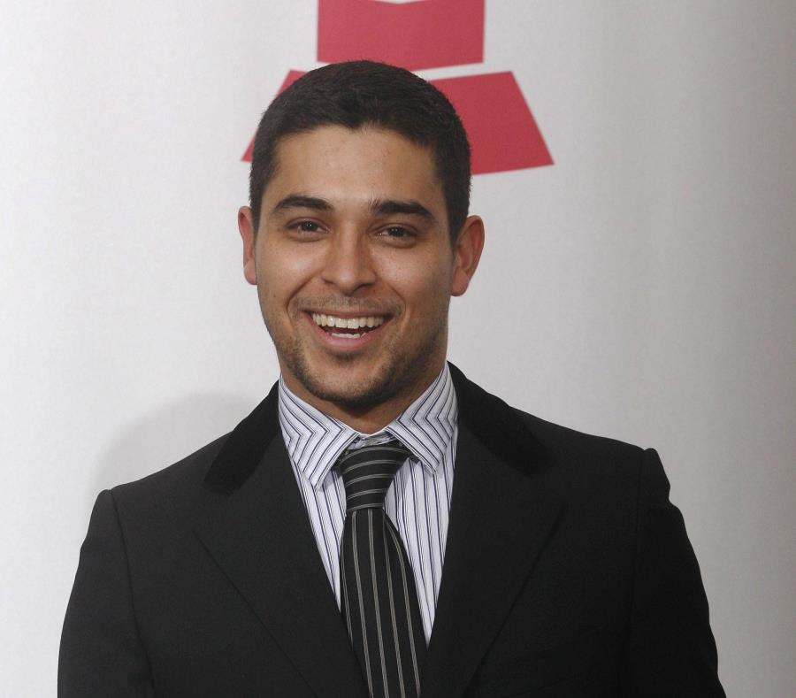 Wilmer Valderrama (semisquare-x3)