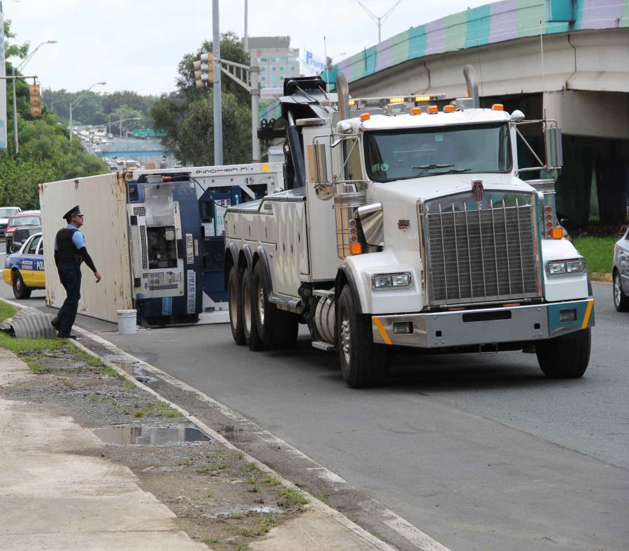 El conductor perdió el control del volante. (GFR Media) (semisquare-x3)