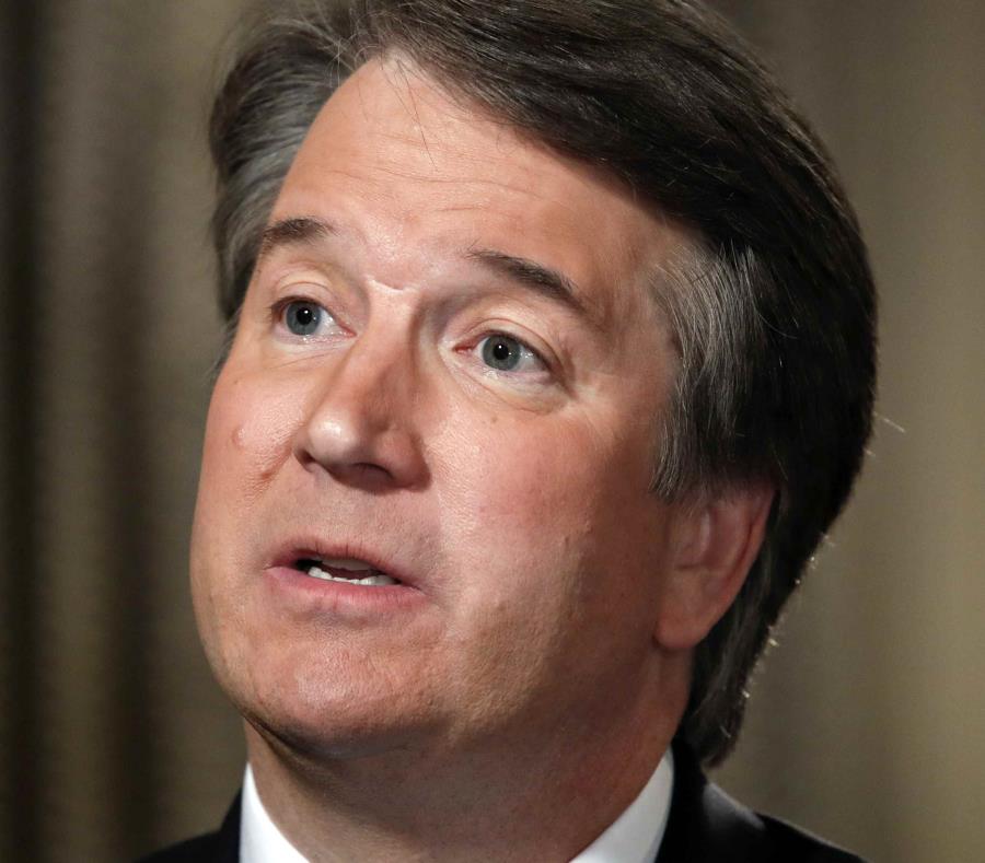 El juez Brett Kavanaugh, nominado por el presidente Donald Trump a la Corte Suprema, asiste a la tercera jornada de su audiencia de confirmación en el Senado en Washington. (AP) (semisquare-x3)