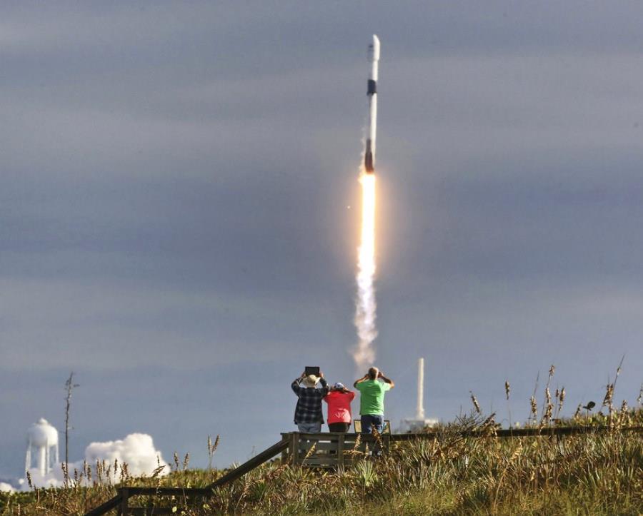 La empresa espacial de Elon Musk y la NASA han fijado para el próximo 7 de enero la fecha en que el Falcon 9 saldrá desde la plataforma 39A del Kennedy Space Center (semisquare-x3)