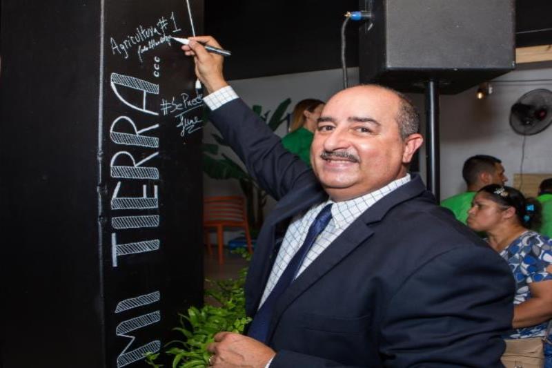 El secretario de Agricultura, Carlos Flores Ortega, también ha recibido reclamos de renuncia del sector lechero. (GFR Media) (semisquare-x3)