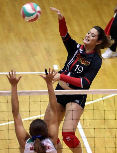 Paulina Prieto, por Juncos, fue la mejor con 28 puntos en la victoria sobre las Polluelas de Aibonito. (vertical-x1)