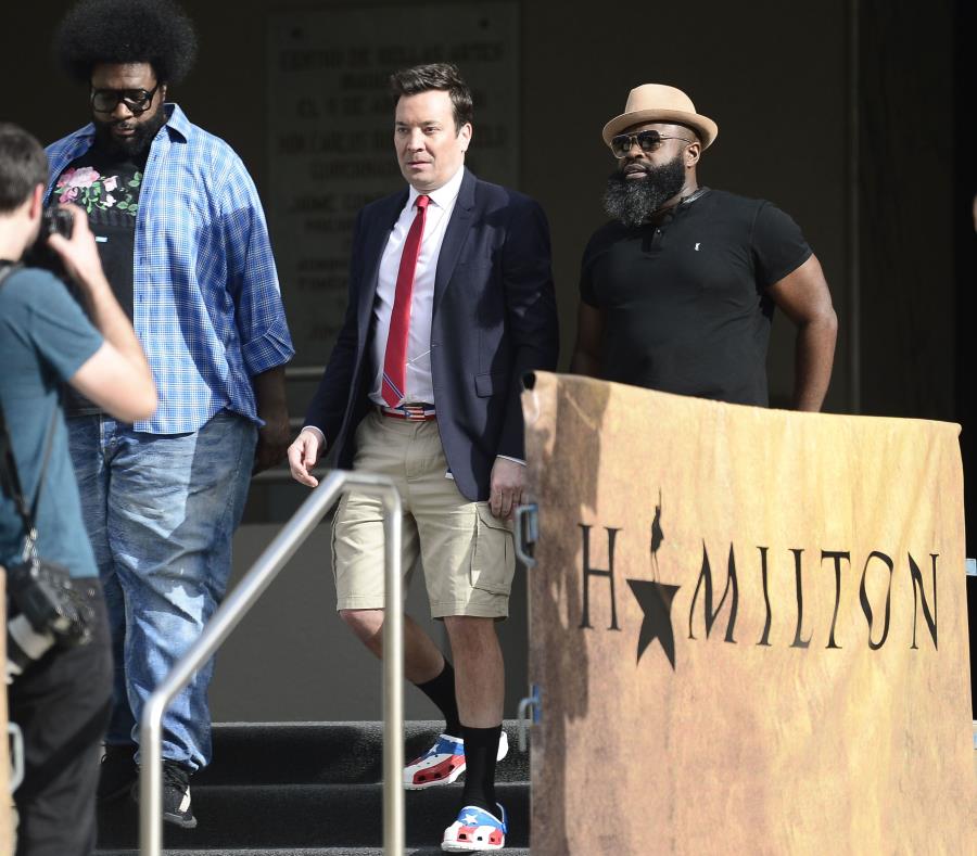 Jimmy Fallon durante su visita al Centro de Bellas Artes de Santurce para grabar parte de su programa. (semisquare-x3)