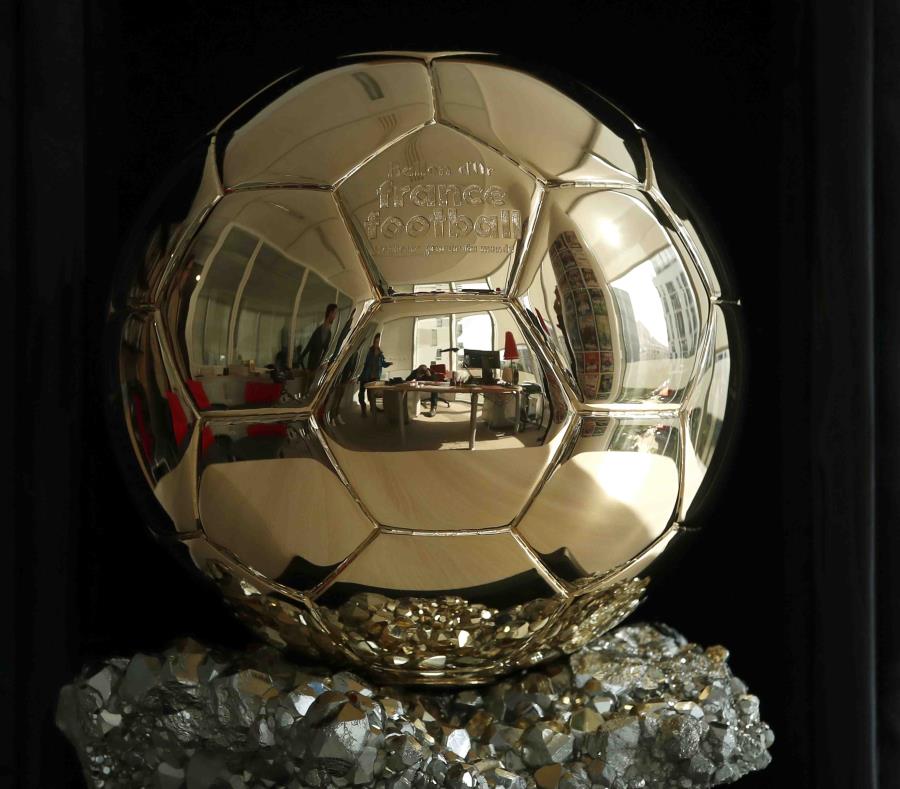 El trofeo del Balón de Oro. (AP) (semisquare-x3)