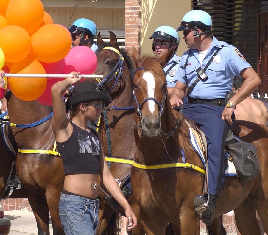 Agentes de la Unidad Montada de la Policía de Puerto Rico mientras prestaban vigilancia durante la parada de Orgullo Gay en Boquerón, Cabo Rojo. (GFR Media) (semisquare-x3)