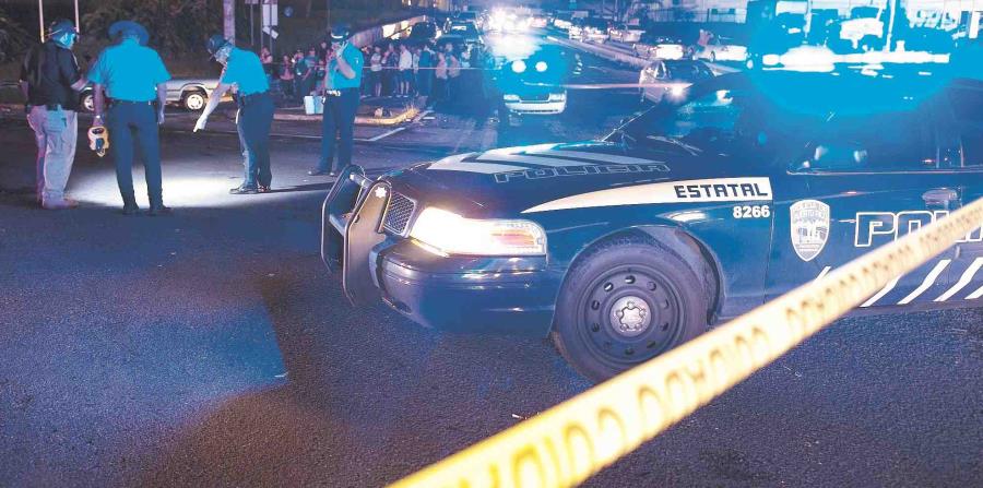 La carretera PR-2 fue reabierta al tránsito a eso de las 6:00 a.m., tras culminarse la investigación del accidente fatal. (horizontal-x3)