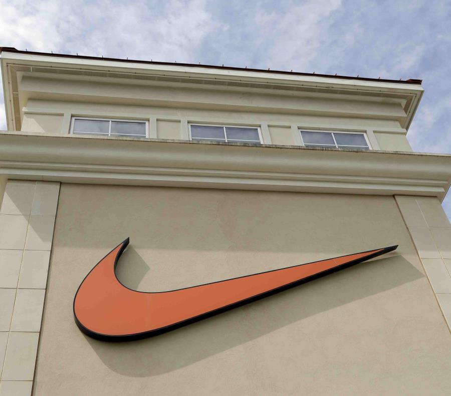 Foto de un logo de Nike en un centro comercial en Charlotte. (AP) (semisquare-x3)