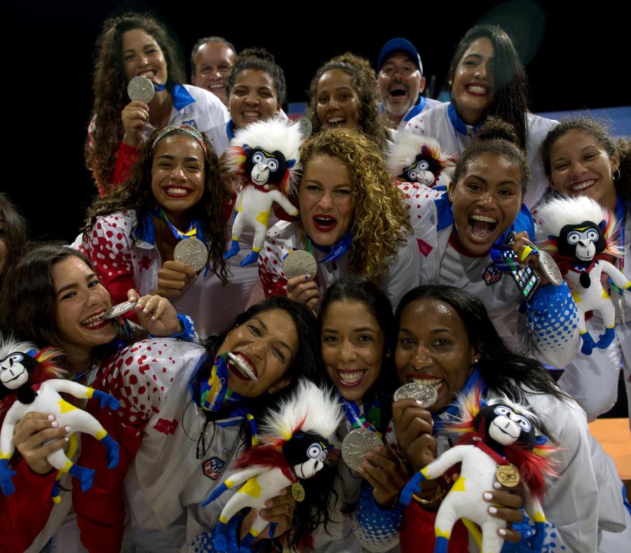 Medallas como la plata en polo acuático femenino son, a juicio de Sara Rosario, frutos de iniciativas implementadas a inicio de siglo. (semisquare-x3)
