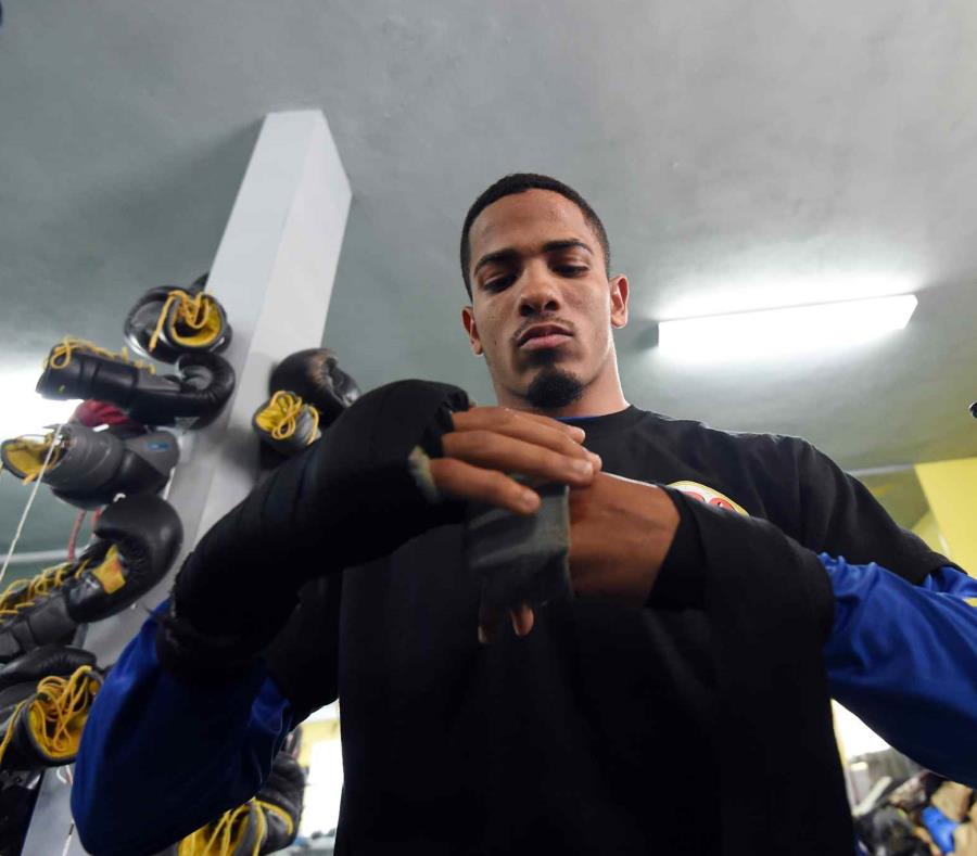 La pelea entre Félix Verdejo (arriba) y Armenta Cruz será parte de la cartelera “Noche de Campeones DirecTV”. (semisquare-x3)