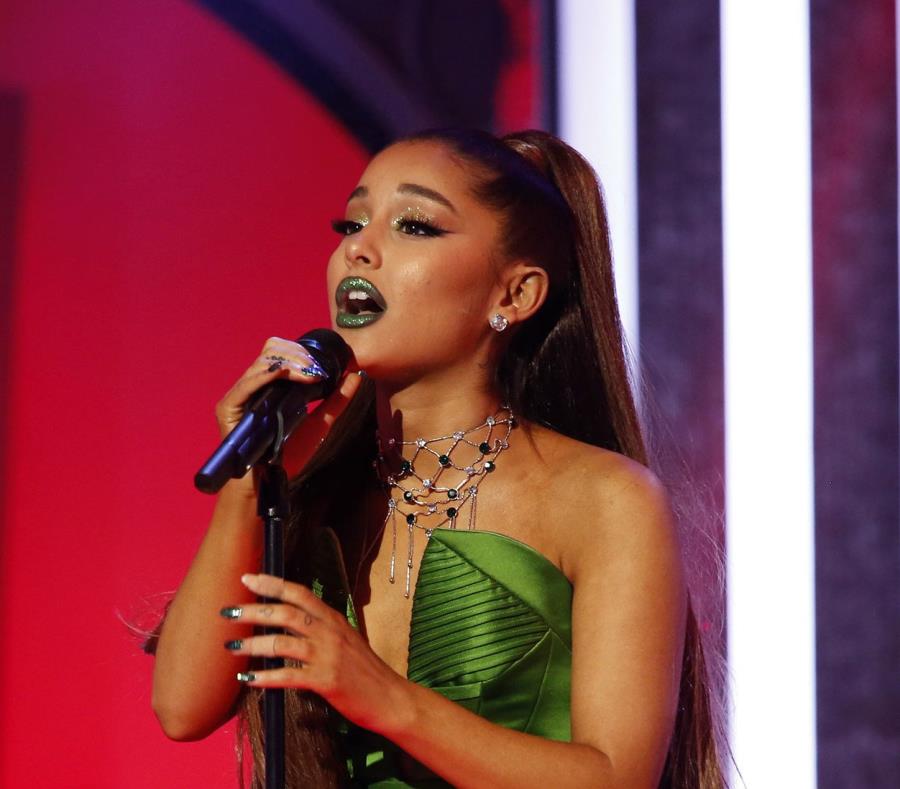Ariana Grande lanzó recientemente una canción dedicada a sus exnovios (semisquare-x3)