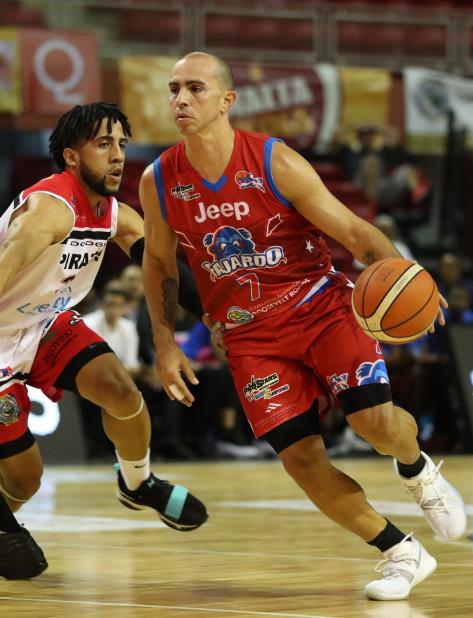 Carlos Arroyo está promedianto sobre 15 puntos y seis asistencias por juego con los Cariduros en el BSN. (vertical-x1)