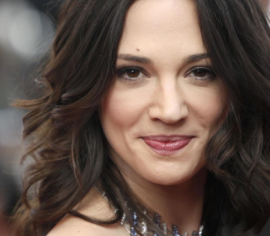 Asia Argento es acusada de abuso sexual. (semisquare-x3)