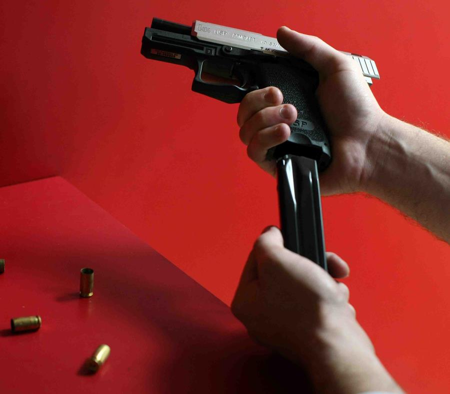 Al hombre se le ocupó un arma. (GFR Media) (semisquare-x3)