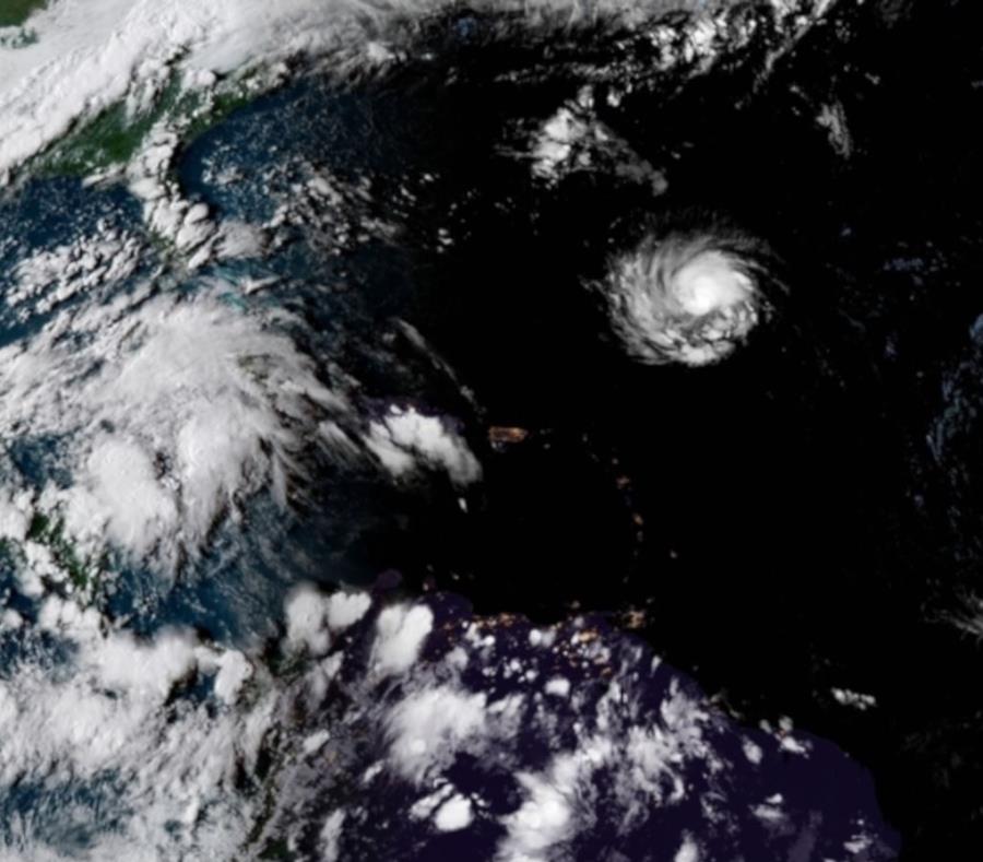 Vista satelital del huracán Florence mientras se acerca a la costa sureste de los Estados Unidos. (Cortesía Servicio de Información Satelital / NOAA) (semisquare-x3)