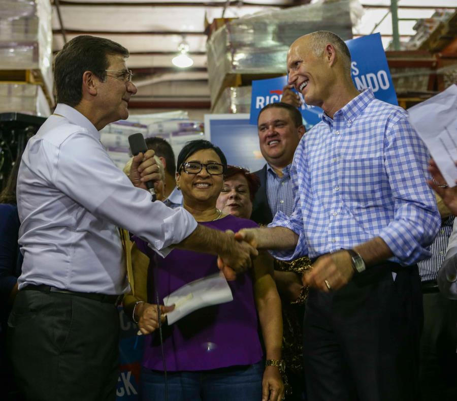 El secretario Luis Rivera Marín junto a Ricky Scott durante un mitin político en Orlando el año pasado. (GFR Media) (semisquare-x3)