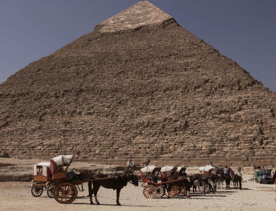 Egipto reabre la pirámide de Guiza tras su restauración (semisquare-x3)