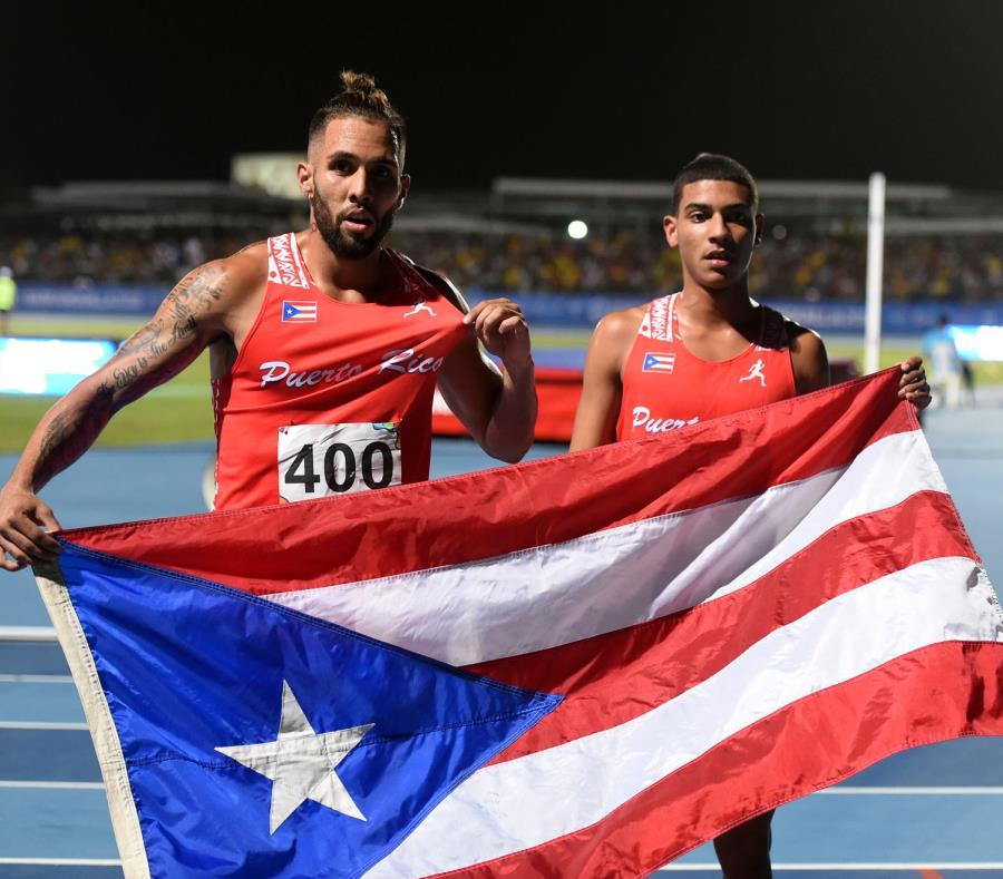 Wesley Vázquez (izq.) y Ryan Sánchez celebran al finalizar la carrera. (semisquare-x3)