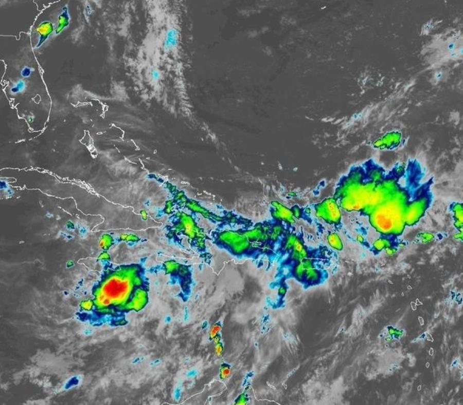 Los remanentes de Isaac continúan dejando lluvia en el Caribe. (NOAA) (semisquare-x3)
